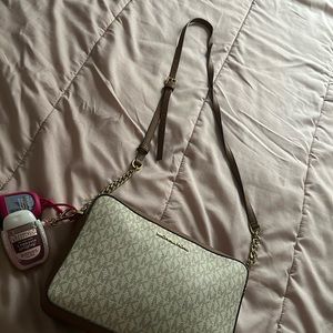 Selling Mk Purse .